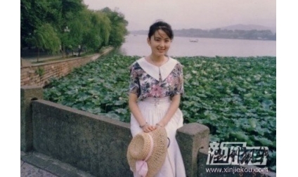 18年前西湖边的一个女子 一张18年前的老照片