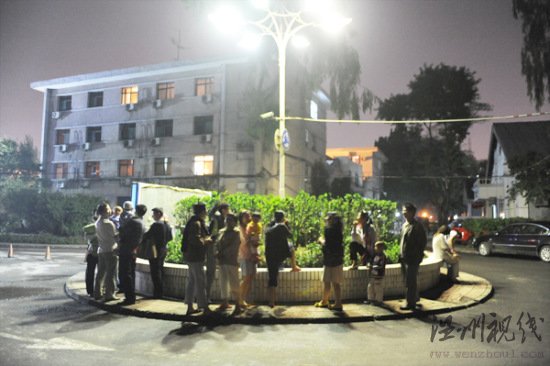 组图:山西太原发生4.6级地震市民走上街头