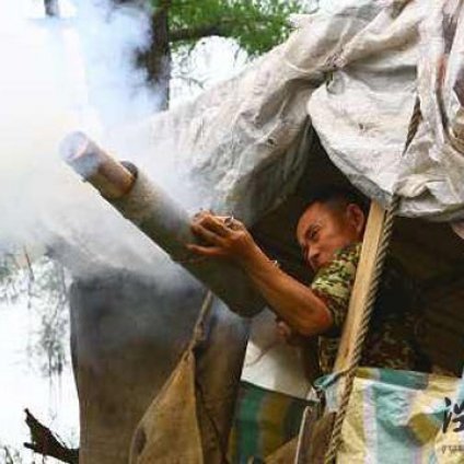 为了反对强制拆迁 农民自制土炮轰退百人强拆队