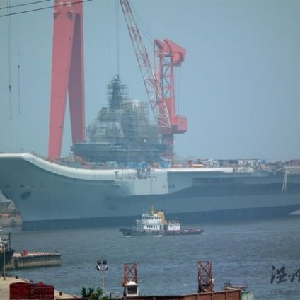 解放军翻新外购重型航母 配备国产舰载机
