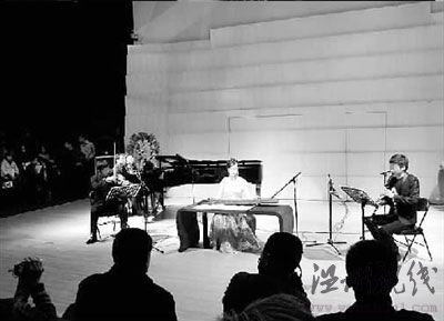 六旬演奏家与年轻女学生有染 被其男友敲诈(图)