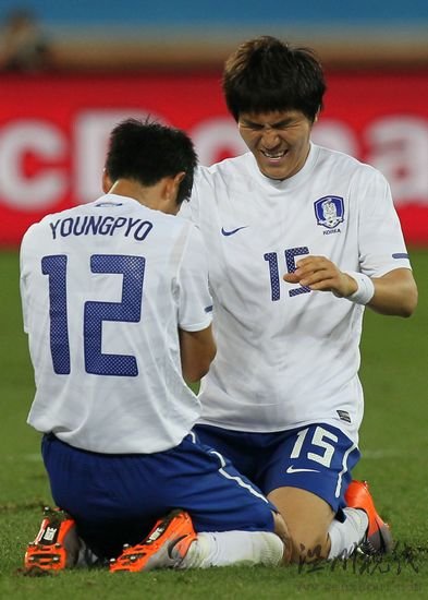 韩国众队员赛后长跪泪流不止这次天助其惊魂晋级