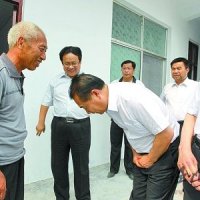 赵作海新居20天建成 河南高院院长深深鞠躬再次致歉