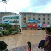 云南马龙县水库漫坝全城被淹