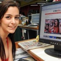 拉里萨-里克尔梅承认胸夹手机手机为炒作 乳神幕后