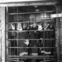 小煤矿领导下井几成空文 县委书记下井爬行吓哭