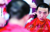 许霆获假释提前出狱 称＂感谢法院感谢监狱＂