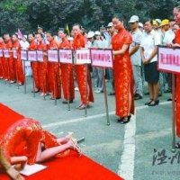 光有长相弱不禁风：郑州职工运动会上1小时4名礼仪