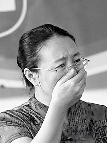 助产士张吉荣哭着辩称没去&ldquo;缝肛门&rdquo;。