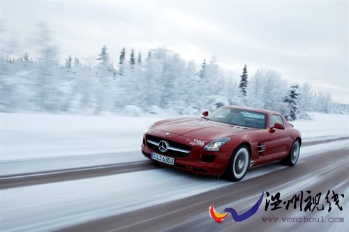 浪漫之旅 冰雪试驾2011款奔驰SLS AMG 汽车之家 浪漫之旅 冰雪试驾2011款奔驰SLS AMG 汽车之家