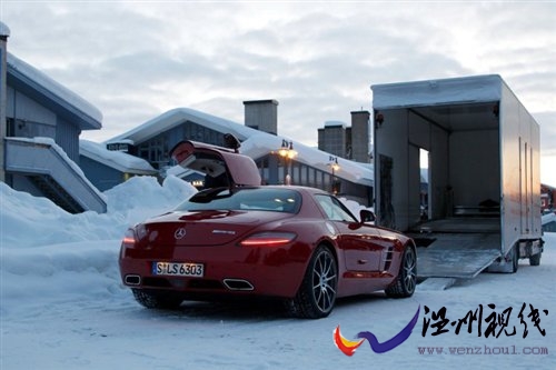 浪漫之旅 冰雪试驾2011款奔驰SLS AMG 汽车之家 浪漫之旅 冰雪试驾2011款奔驰SLS AMG 汽车之家