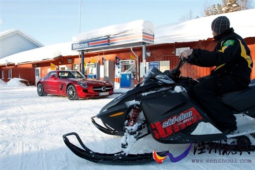 浪漫之旅 冰雪试驾2011款奔驰SLS AMG 汽车之家 浪漫之旅 冰雪试驾2011款奔驰SLS AMG 汽车之家