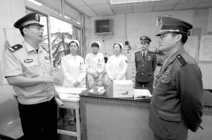 医院为防医闹聘请民警担任保卫副科长(图)