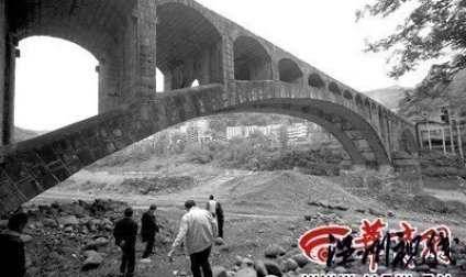 国家级贫困县花巨资建4座桥 短期内均成危桥