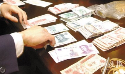 部分银行开始点钞收费 记者欲存千张零钞遭拒