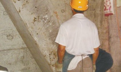 楼盘用问题排烟管道遭举报 施工方称系公开秘密