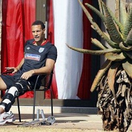 卡佩罗允许里奥留在阵中 铁卫将回曼联再赴南非