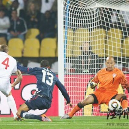 杰拉德:失球不怪格林怪皮球 两连胜拿7分出线