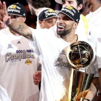 死寂中老鱼三分划破阴霾 泪流满面只因幸福来临