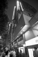 <b>男子用鲜血在枕头上写110 从28楼扔下报警(图)</b>