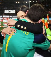 <b>独家:夺冠夜卡西两次献吻 亲女友是对她的奖励</b>