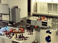 西班牙众将脱内裤庆祝 更衣室狂饮160瓶酒(图)