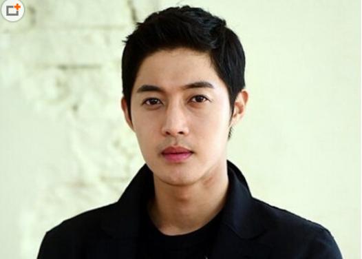 金贤重与女友复合 韩国男星金贤重因前女友有了他骨