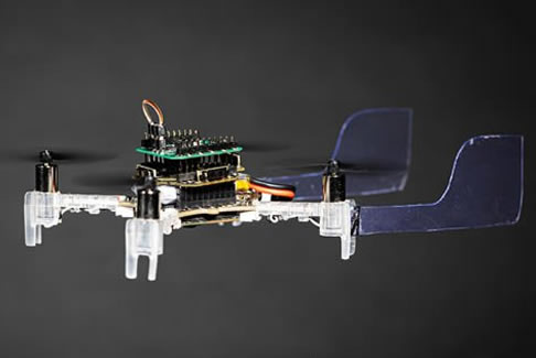 微型无人机用真正的飞蛾天线嗅出气味