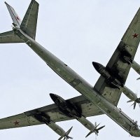 加拿大空军战机拦截两架俄罗斯图-95战略轰炸机