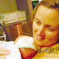 母爱战胜死神:澳洲母亲抚摸被宣告死亡婴儿2小时将