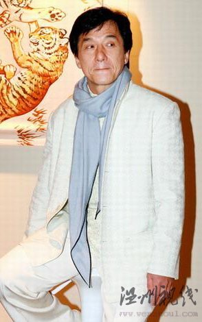 《上海侨报》回应成龙诈捐风波:敢和成龙对质