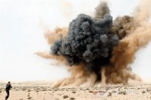 利比亚内战正式打响 卡扎菲军与叛军坦克激烈拉锯