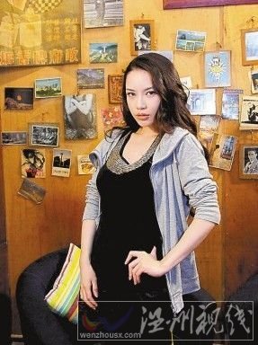 潘霜霜炒作有内幕:与杂志达成协议登封面