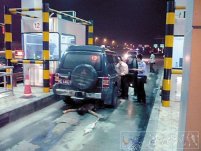 男子横穿高速公路被撞飞 被另一车辆从泉州拖到厦门