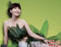 长沙“香女粽”模特请网友宽容 长沙美女粽学日本女