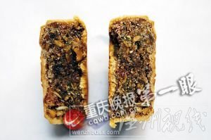 尽管常温下放置了近3年,月饼看上去仍没有霉变。