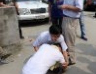 温州动车追尾事故处理中 铁道部切割动车残骸把遇难