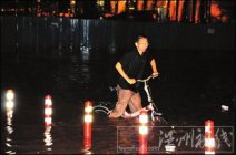 暴雨来袭　致北京局地内涝 大兴菜棚垮塌