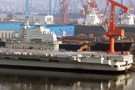 中国航母瓦良格号清空甲板 中国改造航母工程接近完