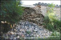 河北承德避暑山庄 雨水侵蚀宫墙坍塌