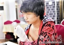 武汉三医院医生把缝好的伤口拆线原因是因为打工仔