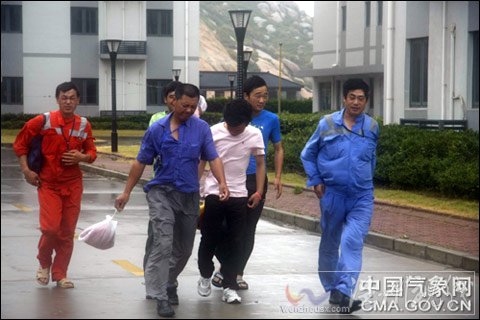 追风现场:“梅花”对上海小洋山港影响逐步减小