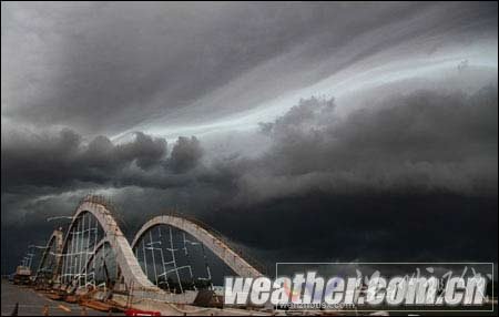 雷雨大风给防城带来云海奇观(图)