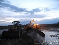 新疆青河突降暴雨暴发山洪 驻地武警火速赶往现场救