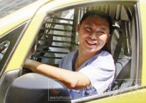 重庆市民好素质 出租车送烫伤孩子去医院 全城汽车