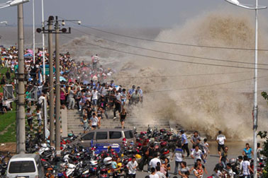 钱塘江观潮图片 8月31日下午钱塘江观潮时间观潮地点