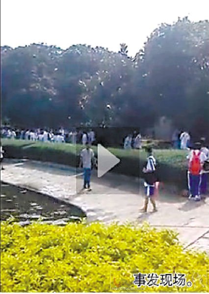 事发现场(图均为网络视频截图) 事发现场(图均为网络视频截图)