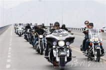 首届浙江哈雷骑士大会60多辆哈雷戴维森温州车队洞