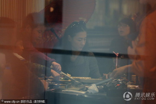 张柏芝吃自助餐