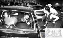 张咪诈骗案 女子水晶乐坊的经纪人王飞跃曝光张咪诈